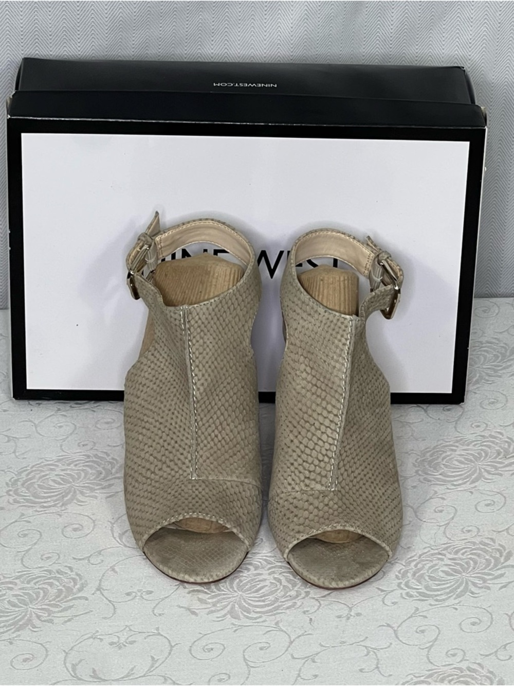 Nine West Shoes Peep Toe Ankle Strap 3 1/2”Wedges Textured Reptile Beige 7M👍